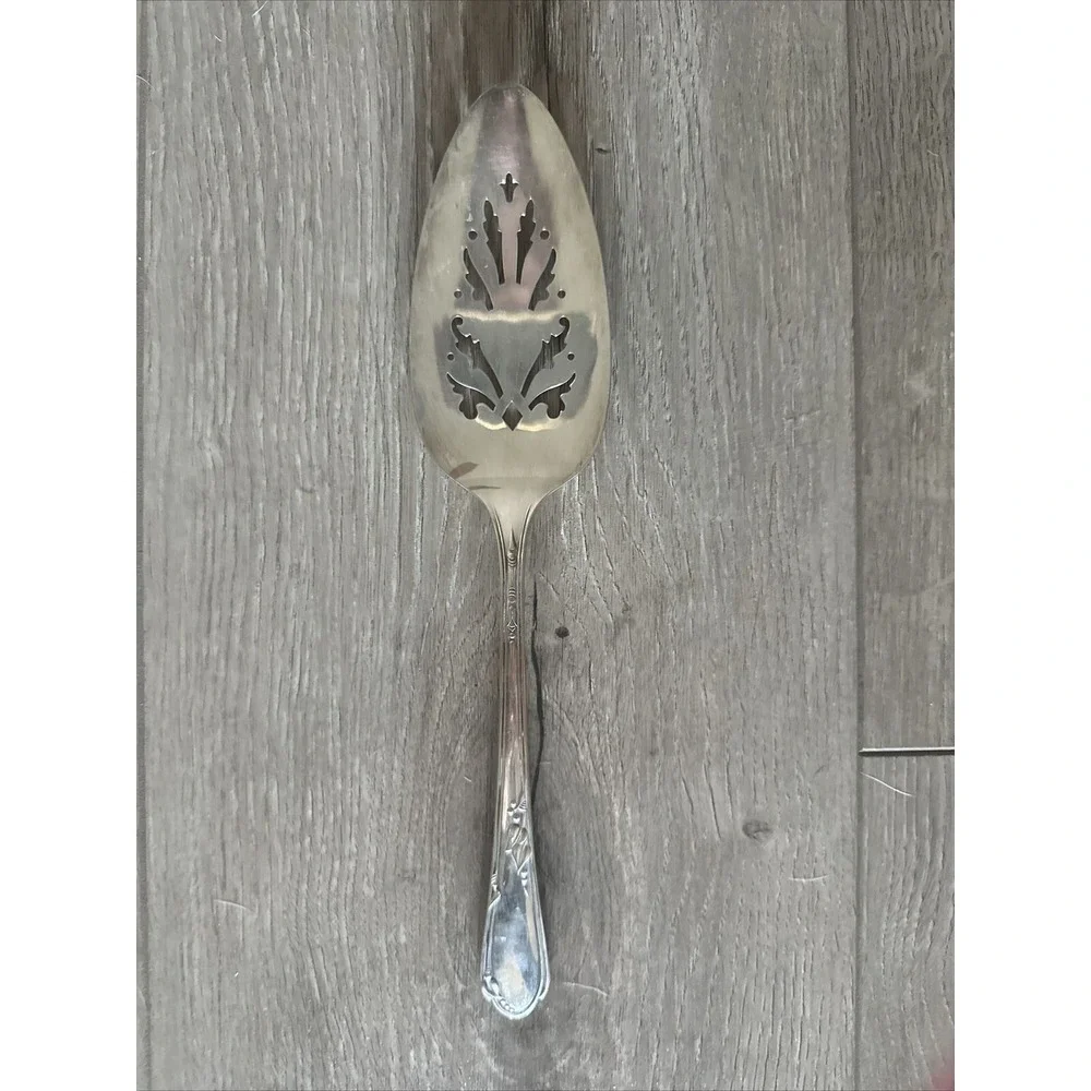 VTG ~ Wm A Rogers A1 Plus MEADOWBROOK Oneida Ltd Silver Plate Pierced Pie Server